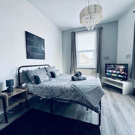 Jacksons Modern Retreat Close To Тайнмут Екстериор снимка